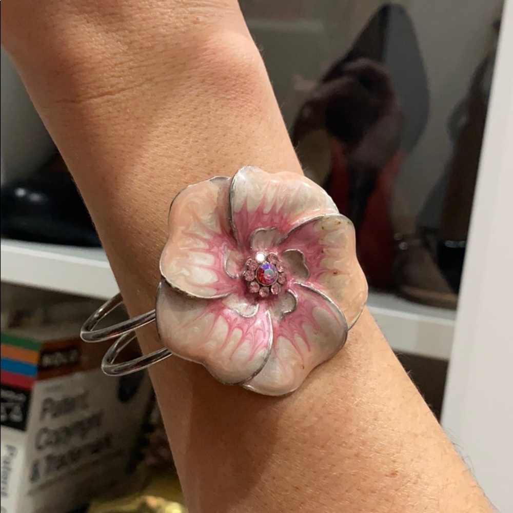 🌸 Hand Crafted Flower Bracelet (J003)